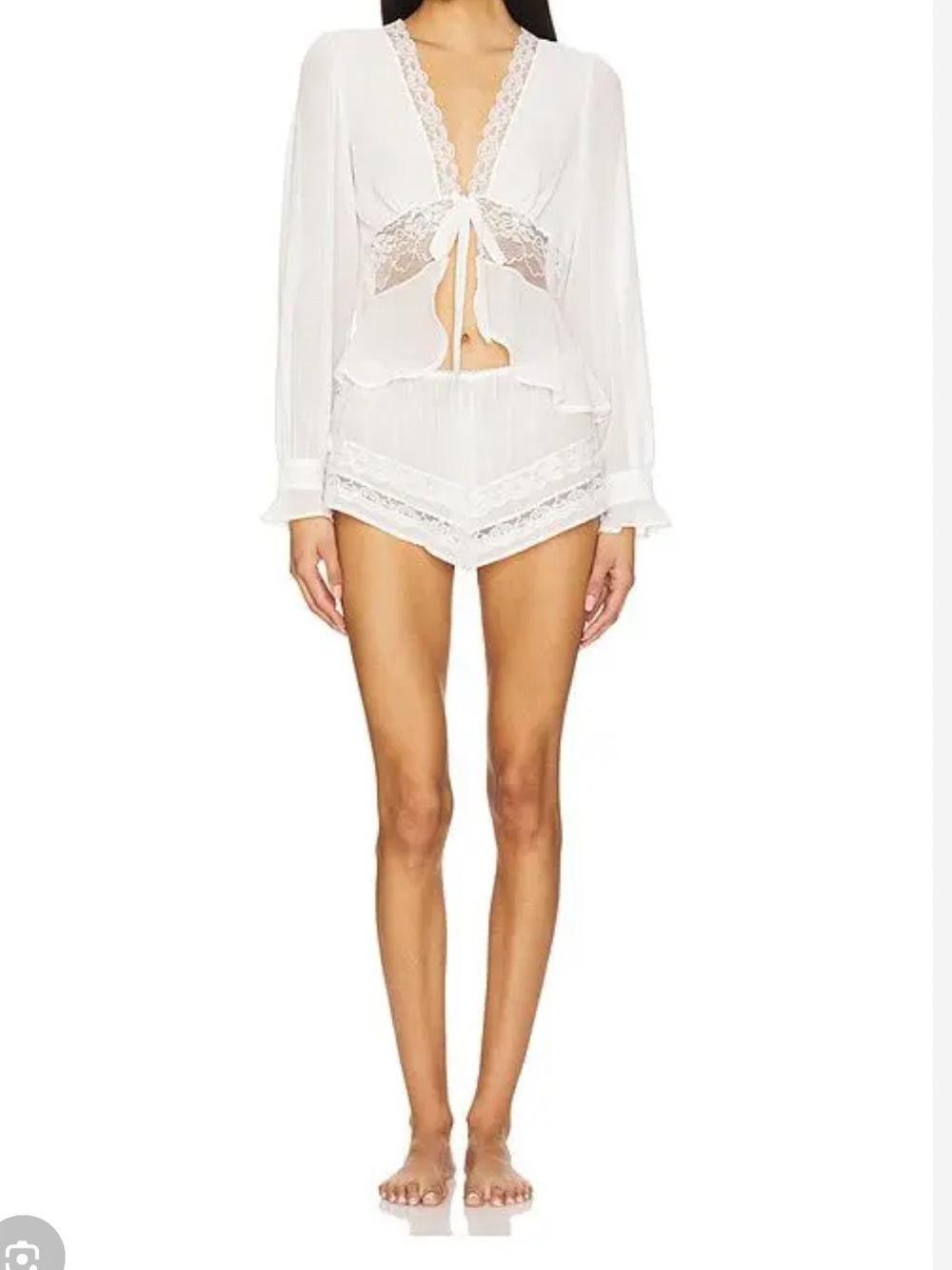 Kat the label Betty shorts ivory in size medium🦢 brand new without tags